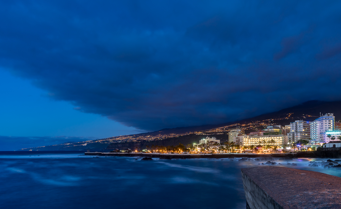 Puerto de la Cruz - Nordseite der Insel zur blauen Stunde