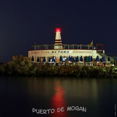 Puerto de Mogan, Hafeneinfahrt bei Nacht