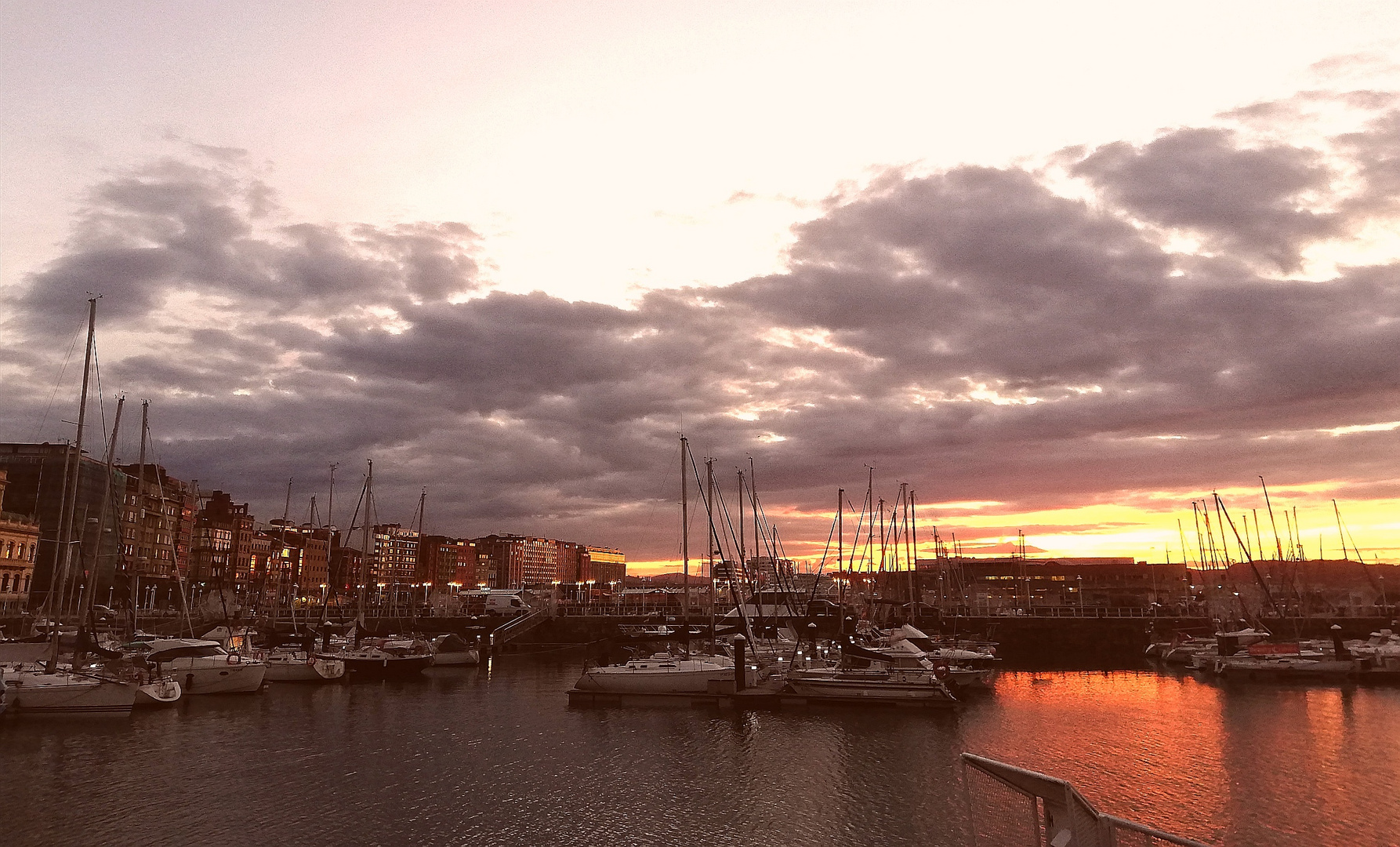 Puerto deportivo de Gijón 