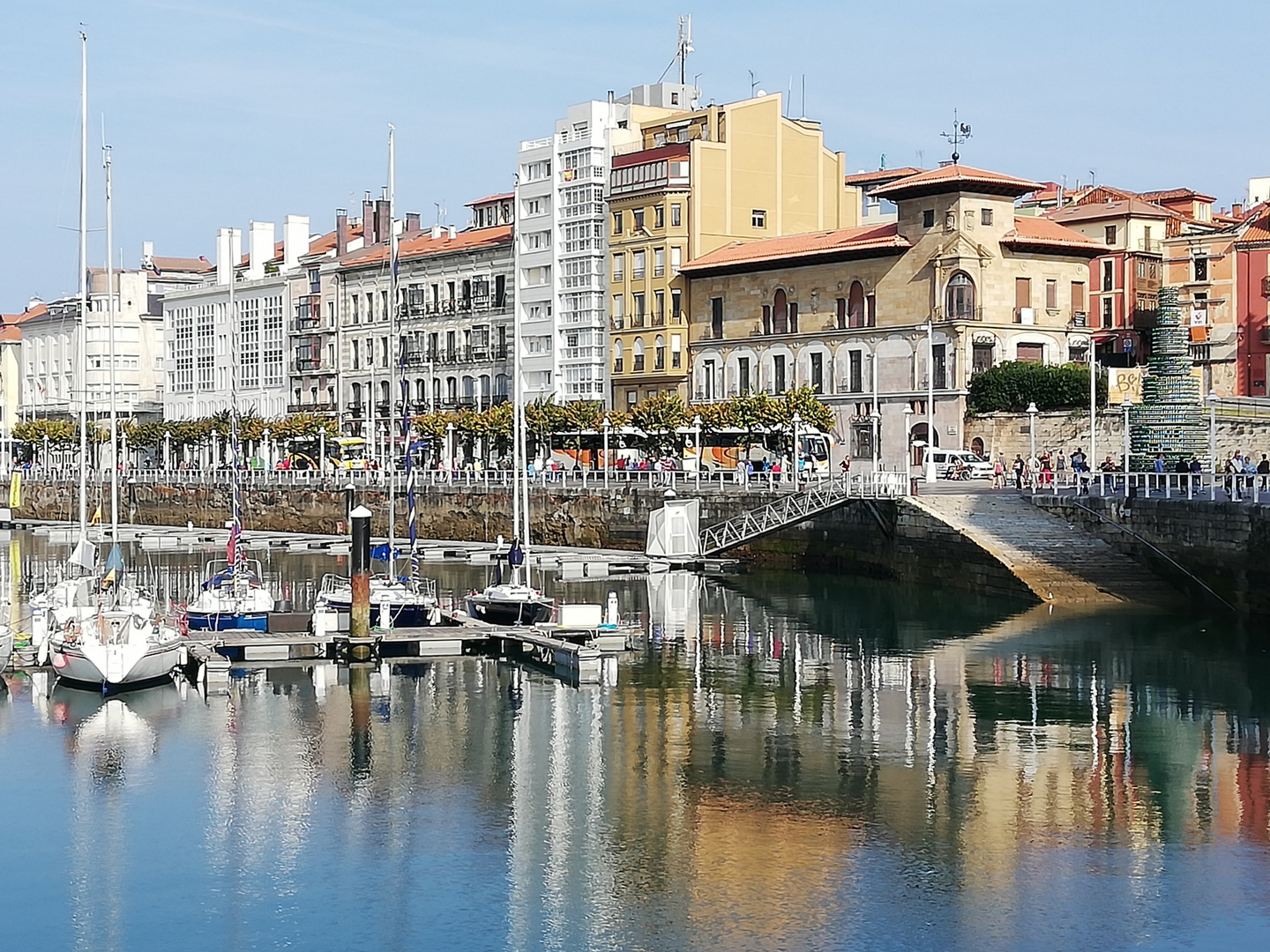 Puerto deportivo de Gijón 