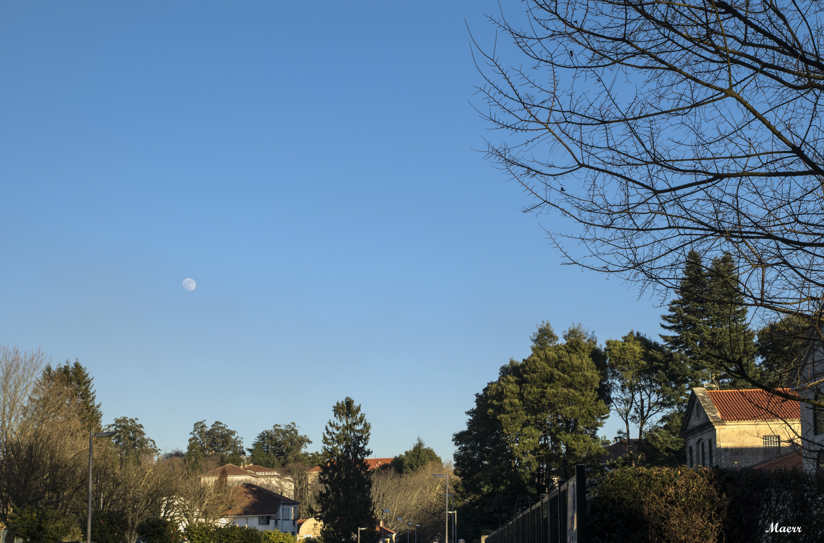 Puesta de sol con luna de Enero.