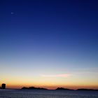 Puesta de sol con Luna en playa Samil (Vigo)