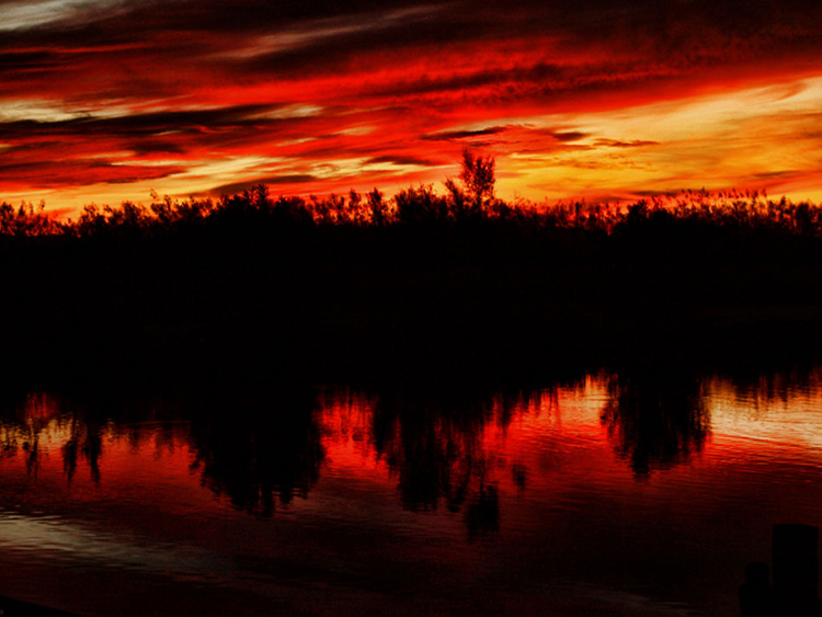 Puesta de sol en el canal de Catarroja