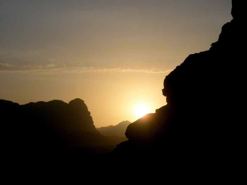 Puesta de sol en el desierto de Wadi Rum