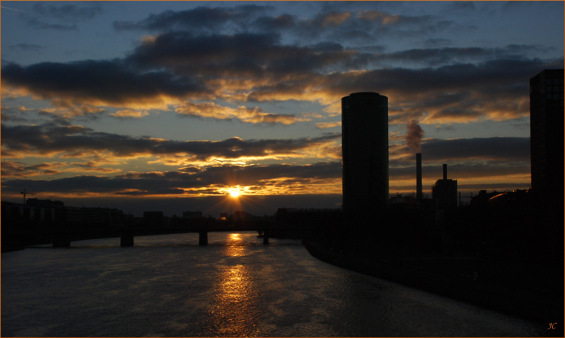 Puesta de sol en la ciudad