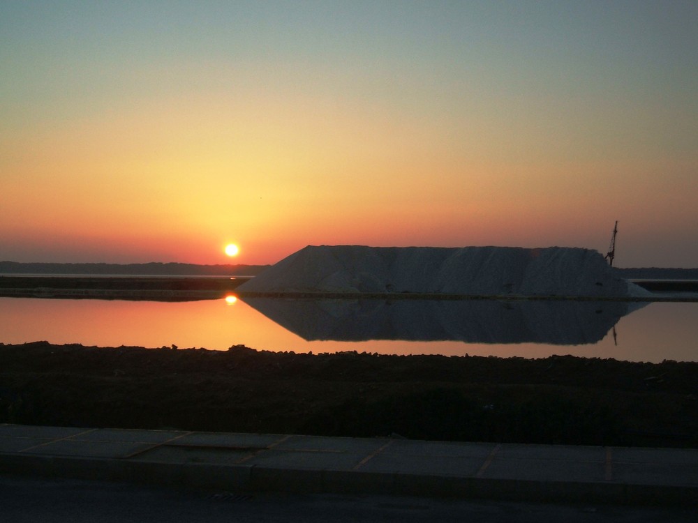 Puesta de sol salina Sanlucar de Barrameda.