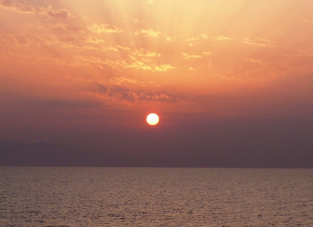 Puesta en el mediterraneo