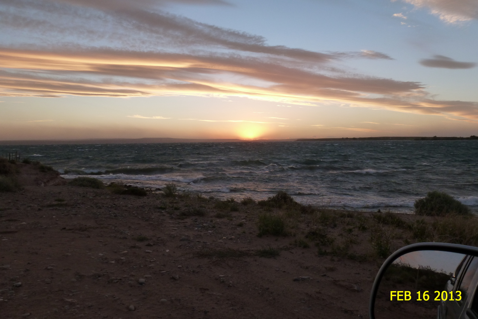 puesta se sol con viento en lago Marimenuco