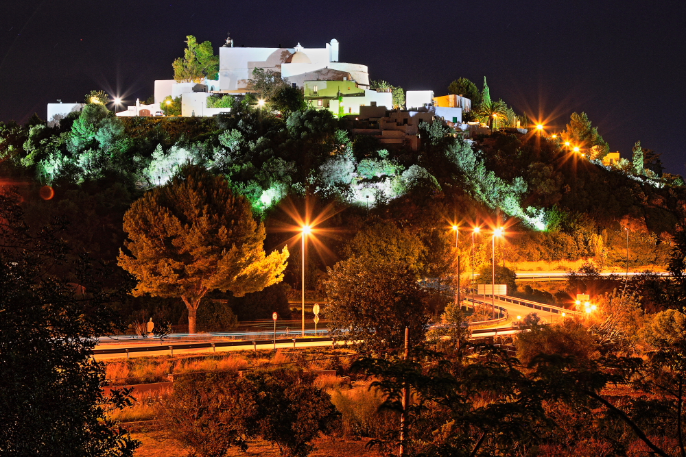 Puig de Missa (Wehrkirche) Sta. Eulalia bei Nacht)