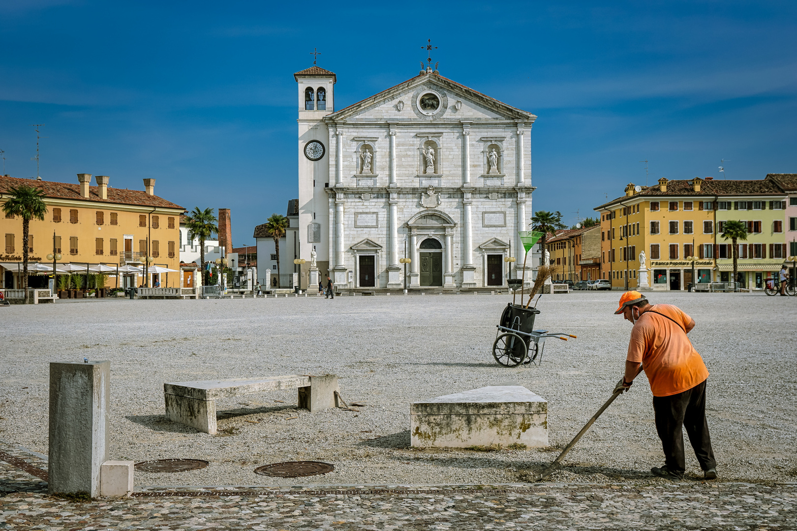 Pulizia in Piazza Grande a Palmanova