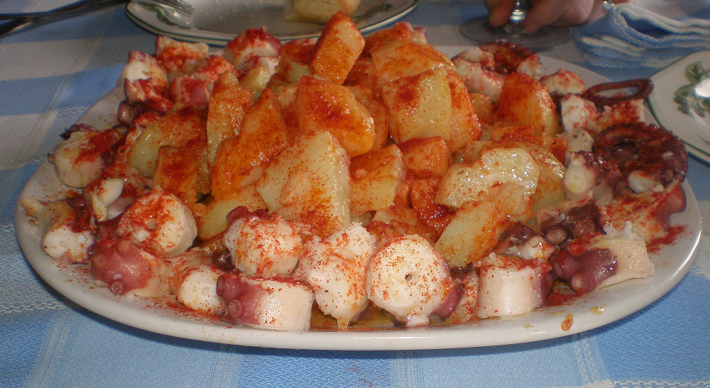 Pulpo a feira con patatitas gallegas