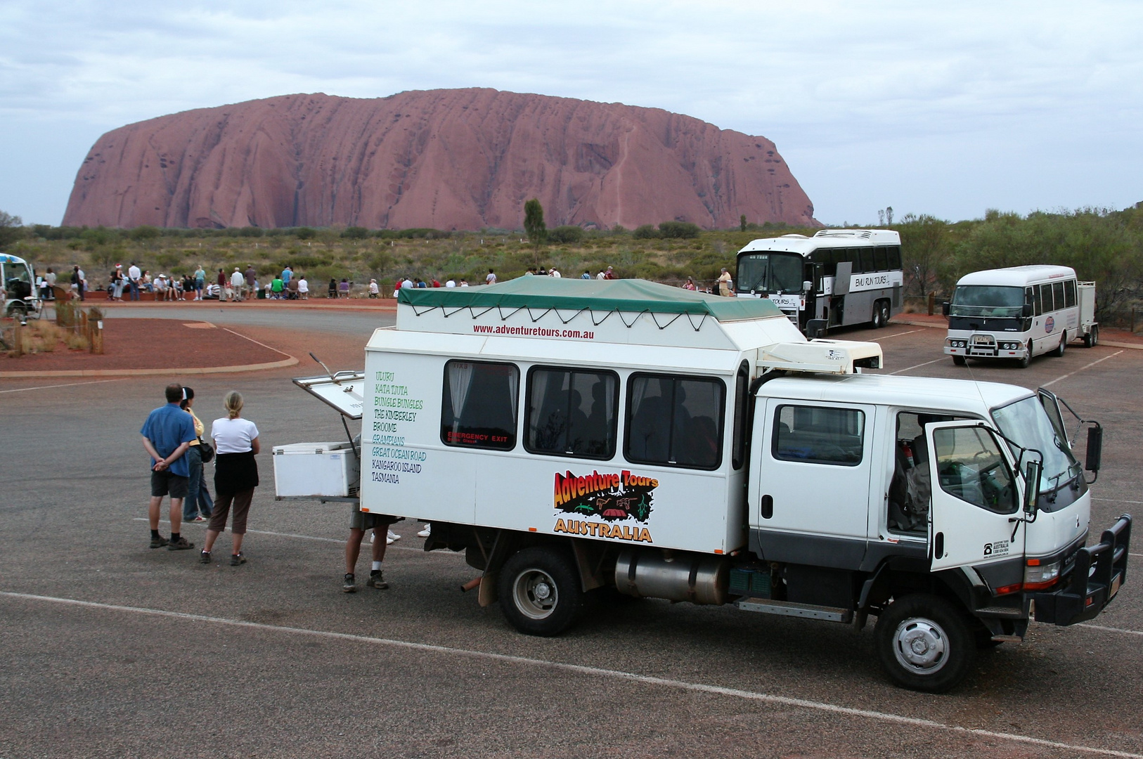 P_uluru_campbus_C350d-056-col