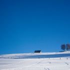 Pulverschnee und blauer Himmel