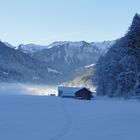 Pulverschnee und blauer Himmel 