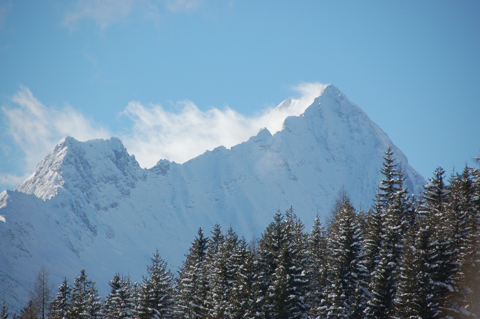 Pulverschnee und Gipfelwind