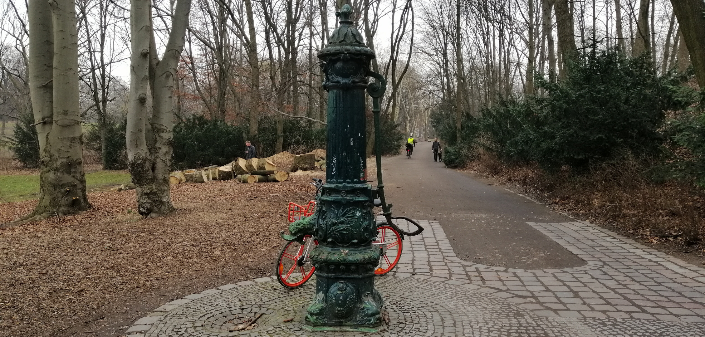 Pumpe im Volkspark Humboldhain in Berlin