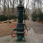 Pumpe im Volkspark Humboldhain in Berlin