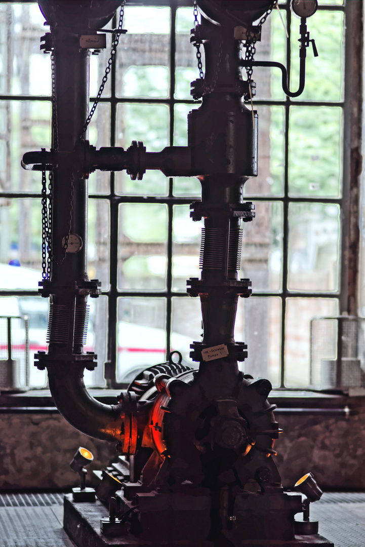 Pumpen in der Gebläsehalle im Hüttenwerk Duisburg-Meiderich