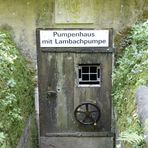 Pumpenhaus mitten im Wald