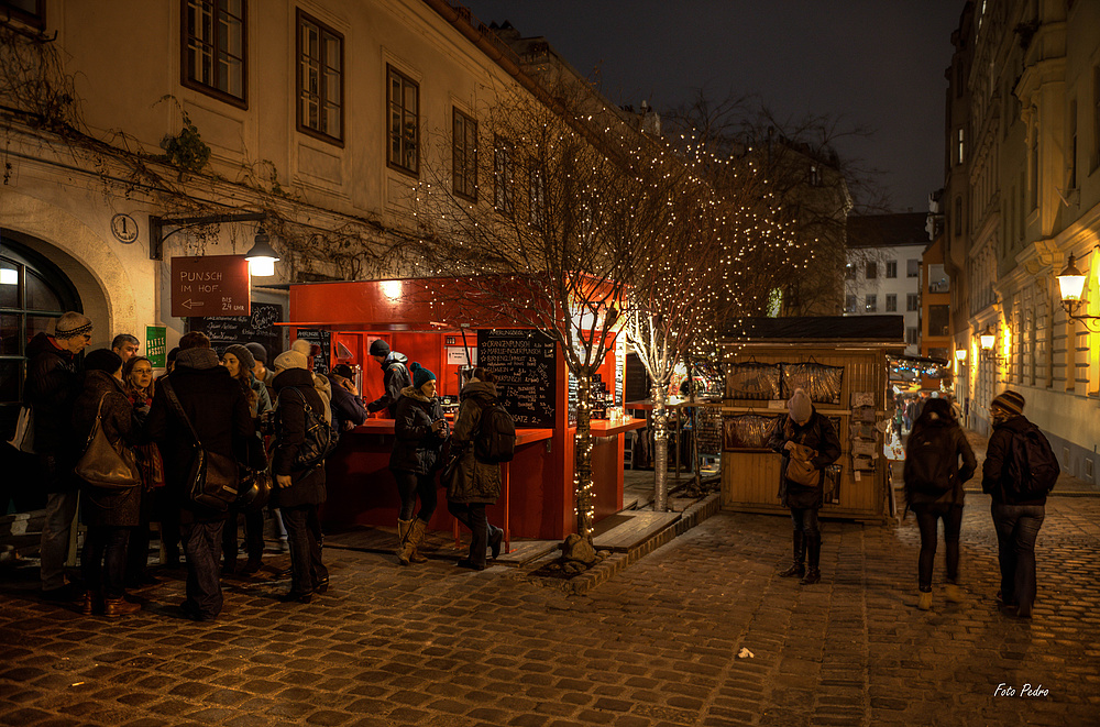 PUNSCH im Hof...