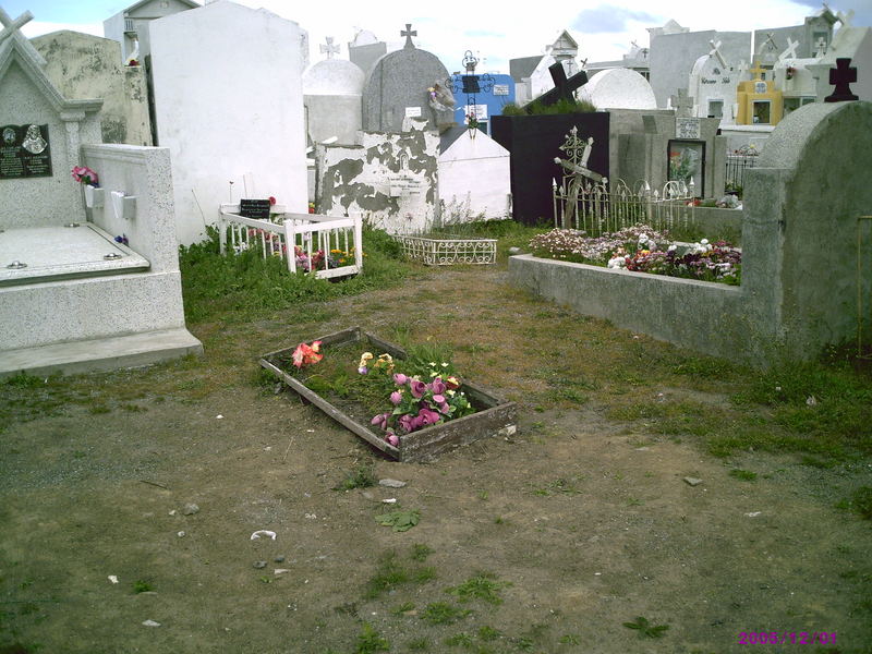 Punta Arenas - Friedhof - Wieviel Erde braucht der Mensch ?