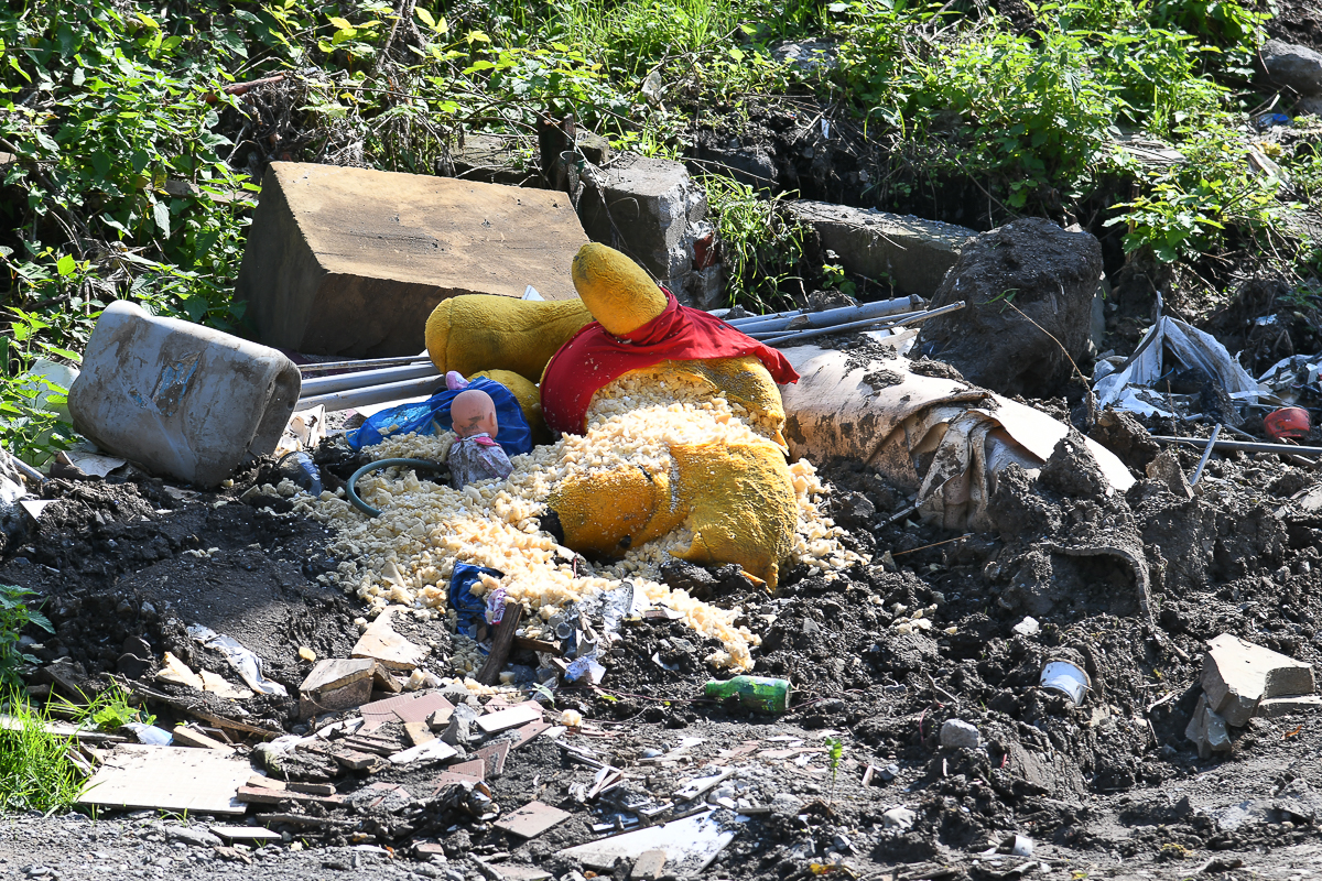 Puppe mit Teddybär