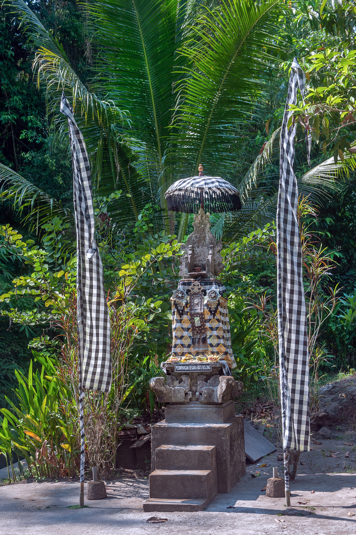 Pura Kerebanlangit praying altar