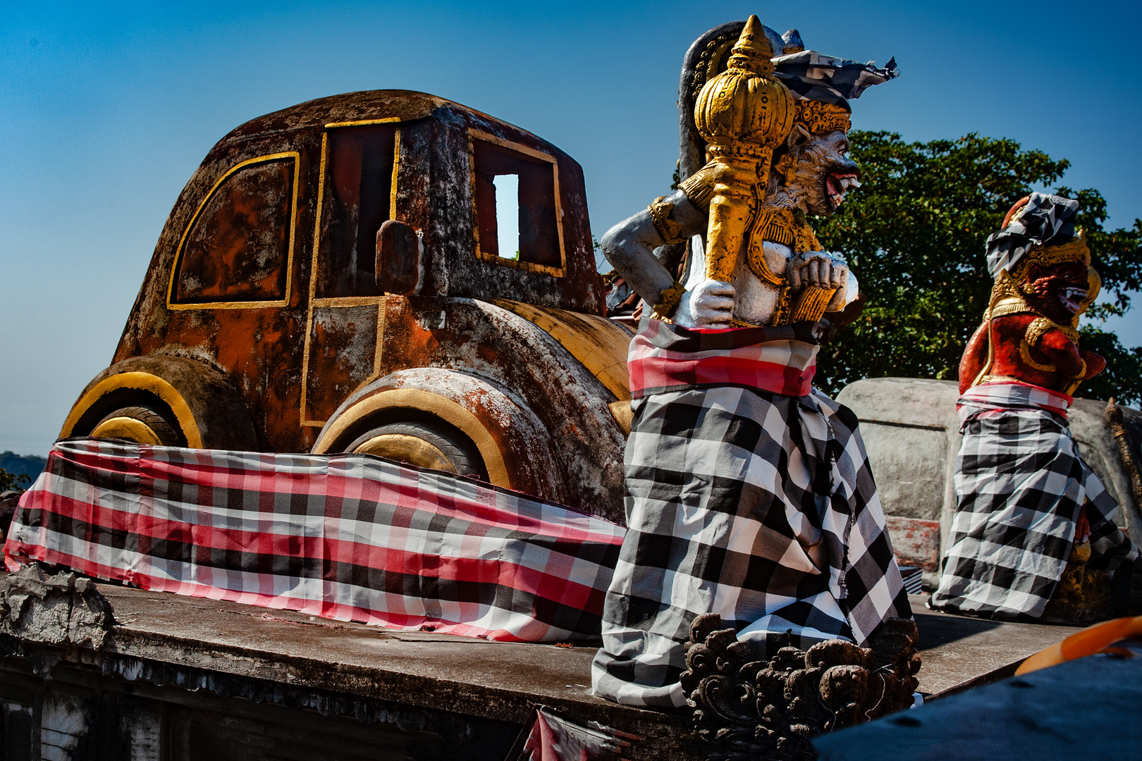 Pura Paluang Pura Mobil Car temple