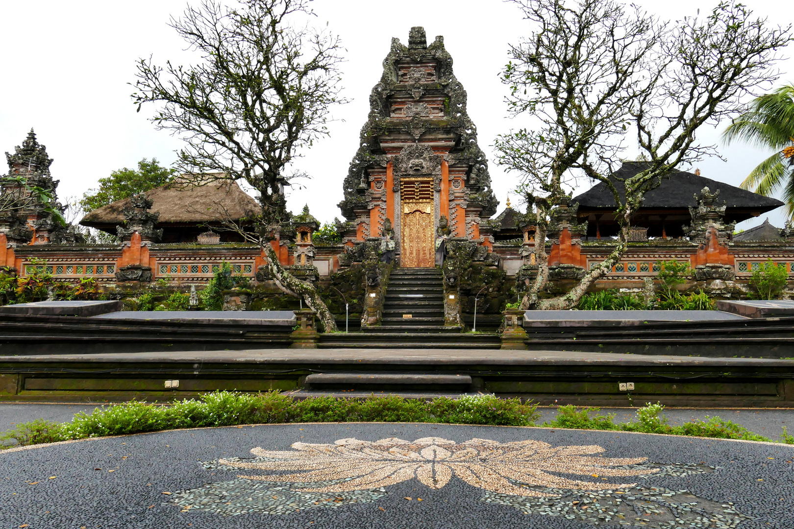 ...Pura Taman Kemuda Saraswati...