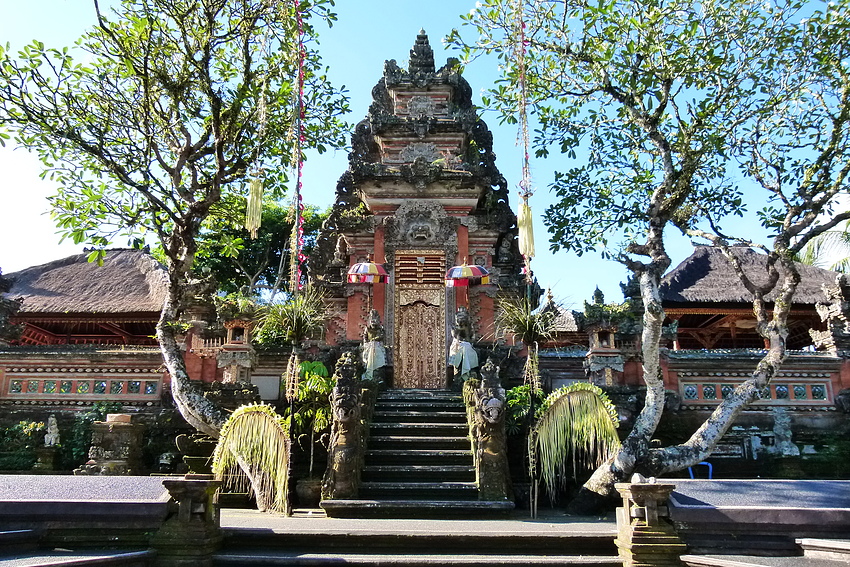 ...Pura Taman Saraswati...