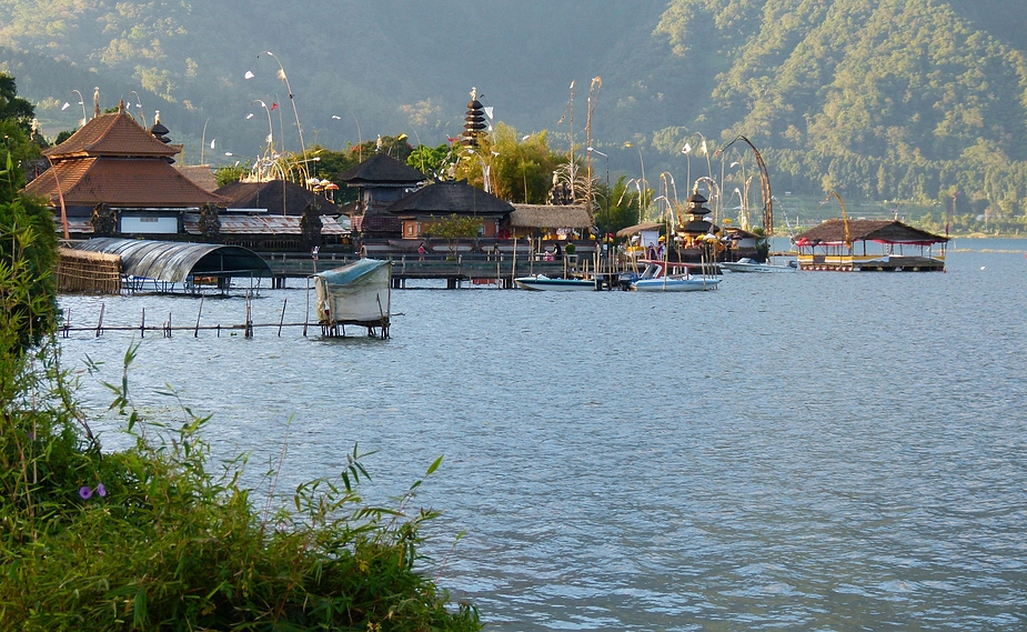 ...Pura Ulun Danu...