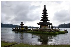 PURA  ULUN  DANU TEMPEL auf Bali