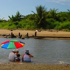 Pura vida - Ticos beim Baden