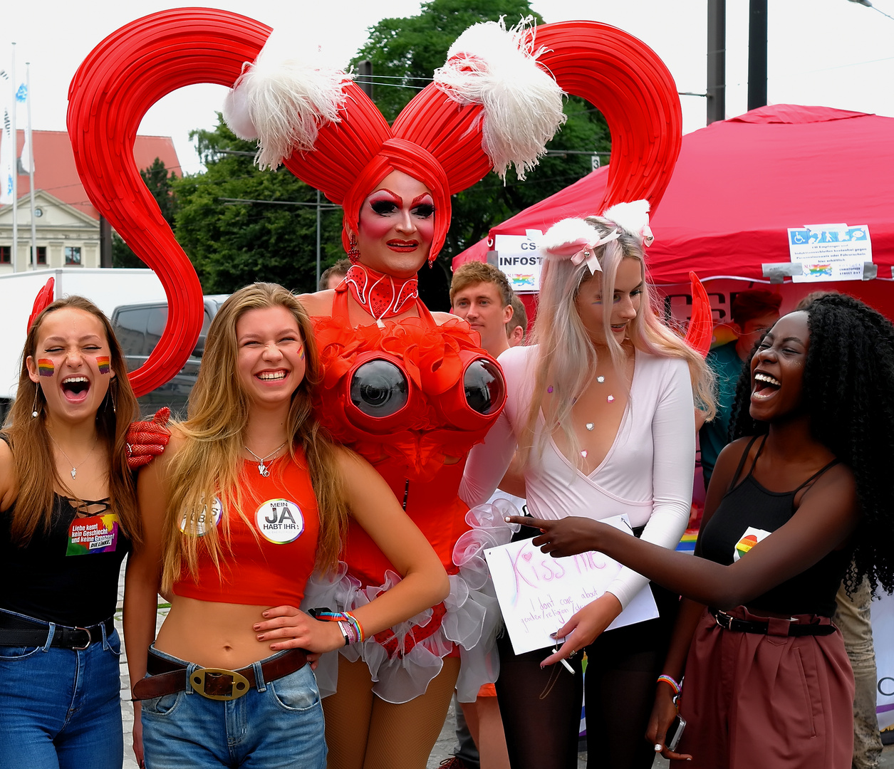 Pure Lebensfreude auf dem CSD in Rostock 2016