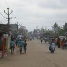 Puri, die Hauptstraße hinter dem Fischerdorf ...