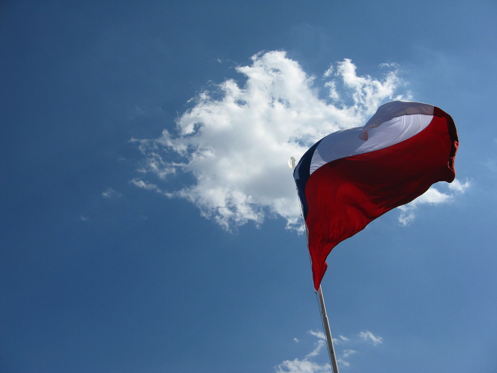 puro chile es tu cielo azulda, puras brisas te recorren tambien... puro chile...