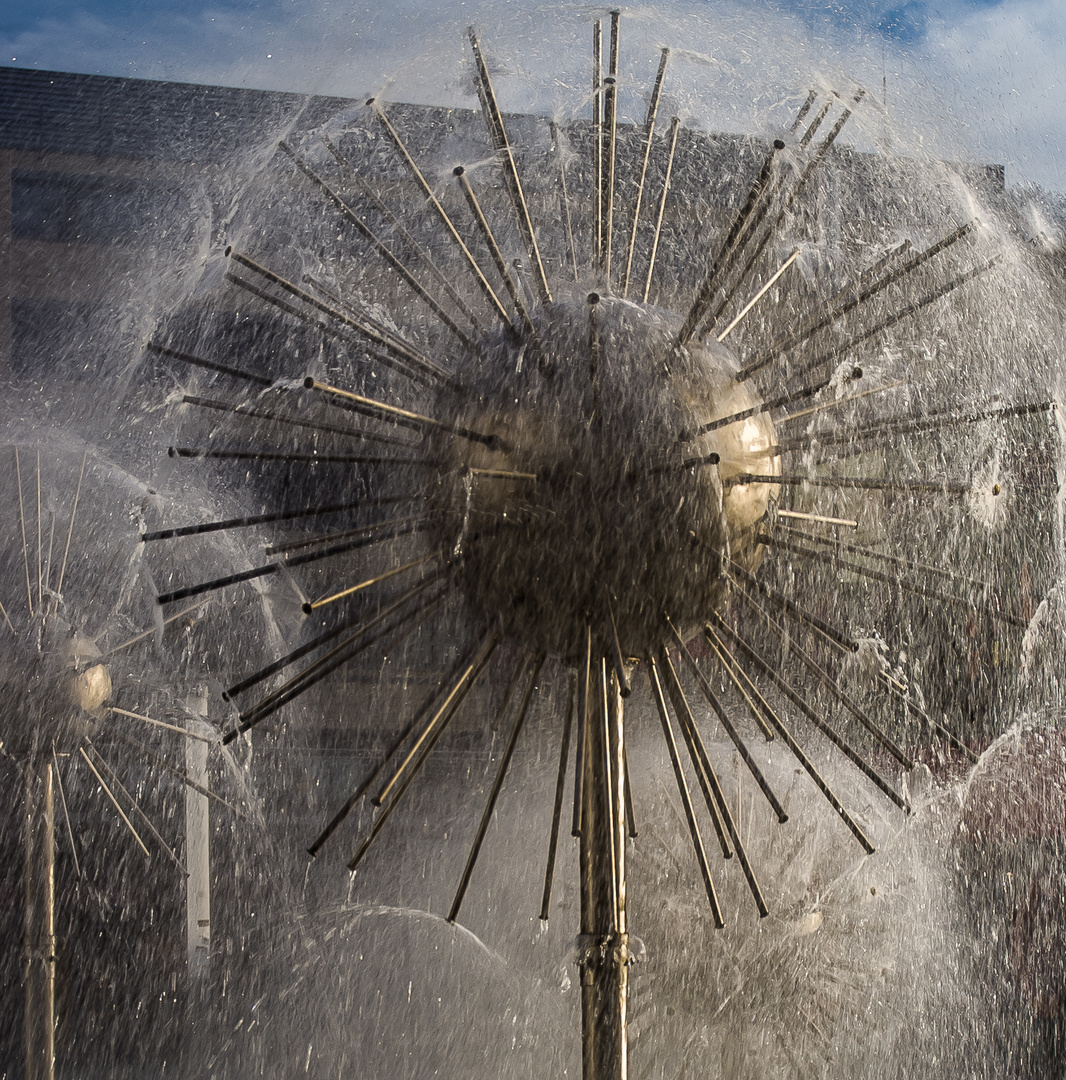 "Pusteblume"  -  Prager Straße/Dresden