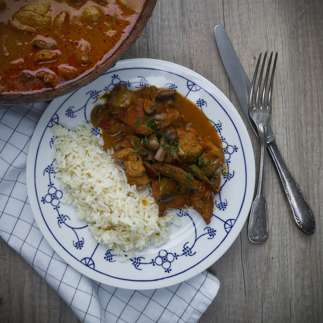 Putensahnegulasch mit Reis