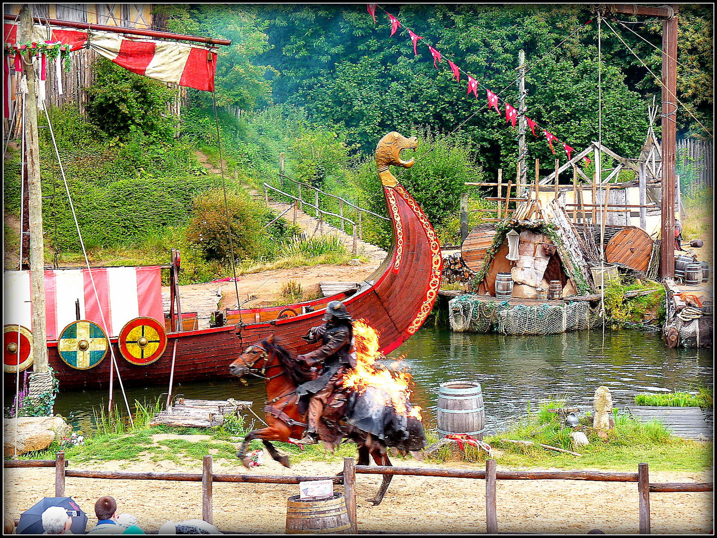 PUY - du - FOU - Cavalier en feu . 