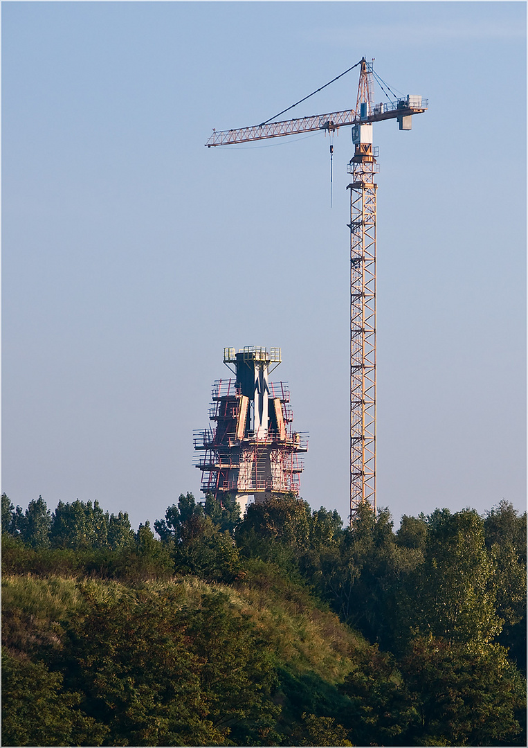 Pylon der neuen Elbbrücke