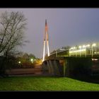 Pylonbrücke bei Nacht