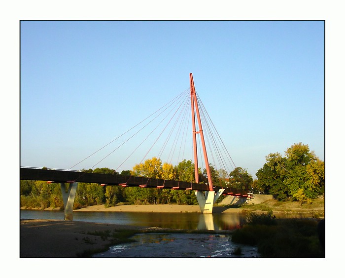 Pylonbrücke in der Abendsonne