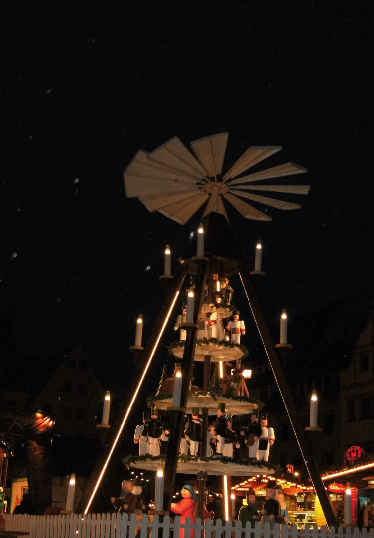 Pyramide auf dem Freiberger Weihnachtsmarkt