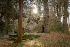 Pyramide bei Schloss Derneburg