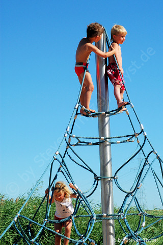 Pyramide der Bewegung - Absturzgefahr!