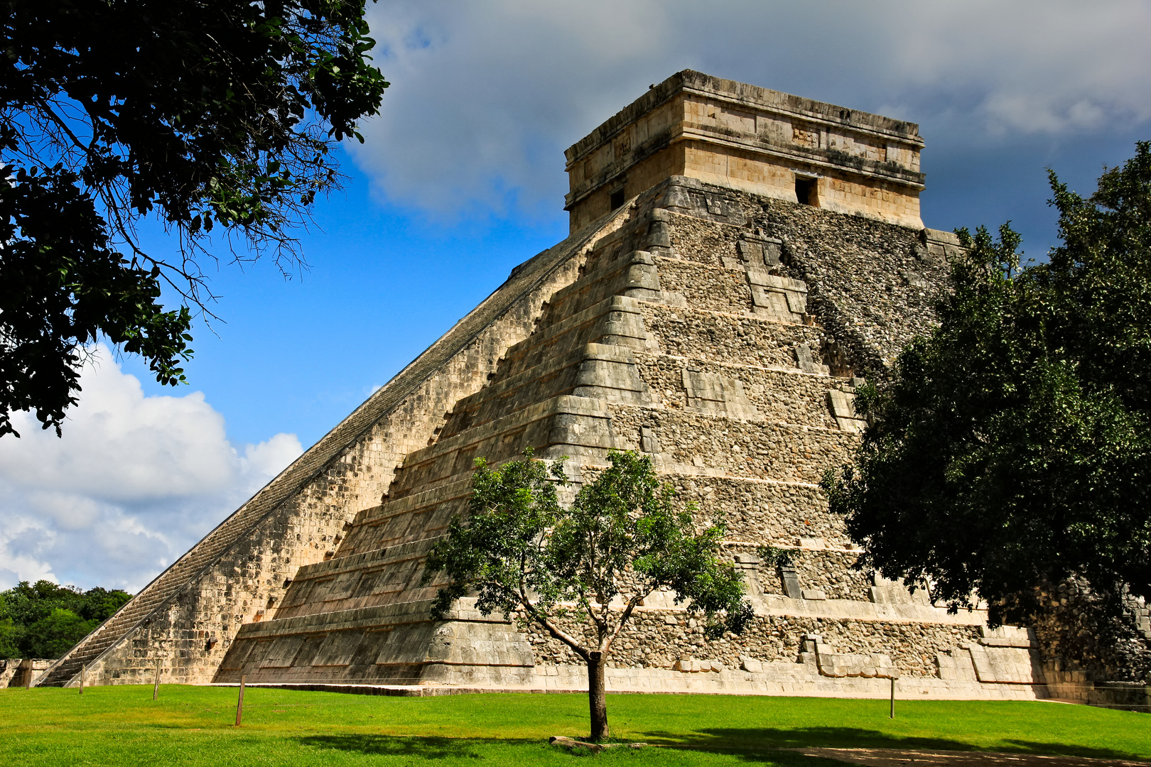 Pyramide des Kukulcan in der Ruinenstadt Chichen Itza im Norden der Halbinsel Yucatan Mexiko