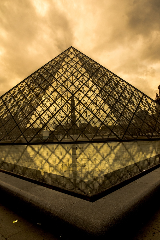 pyramide du louvre