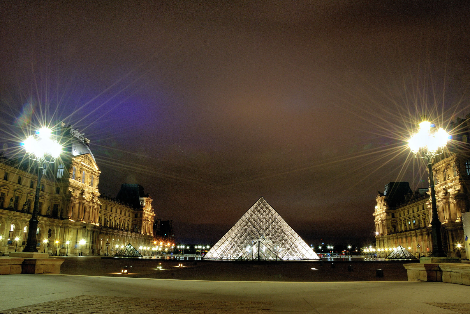 pyramide du louvre