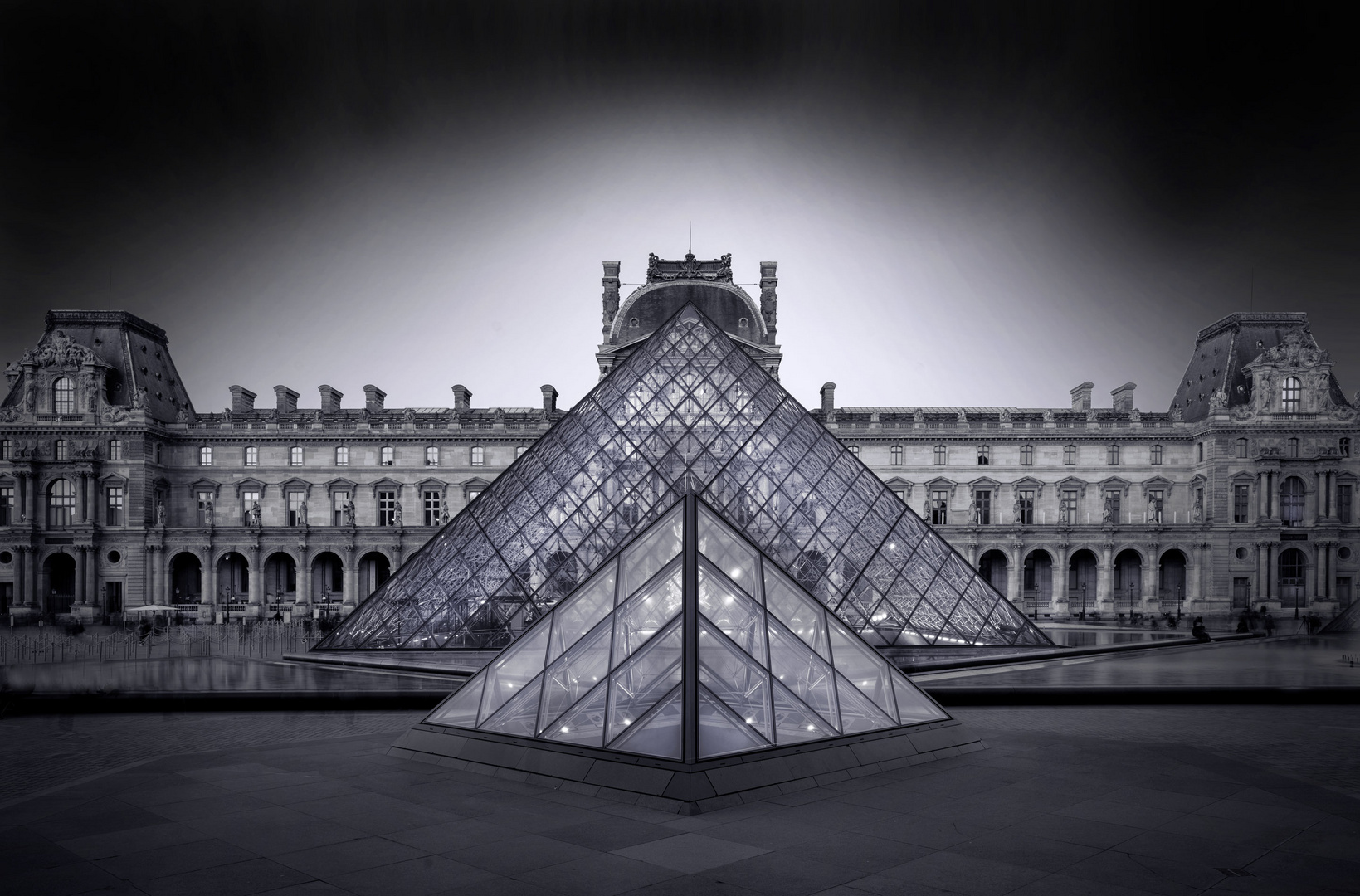 Pyramide du Louvre