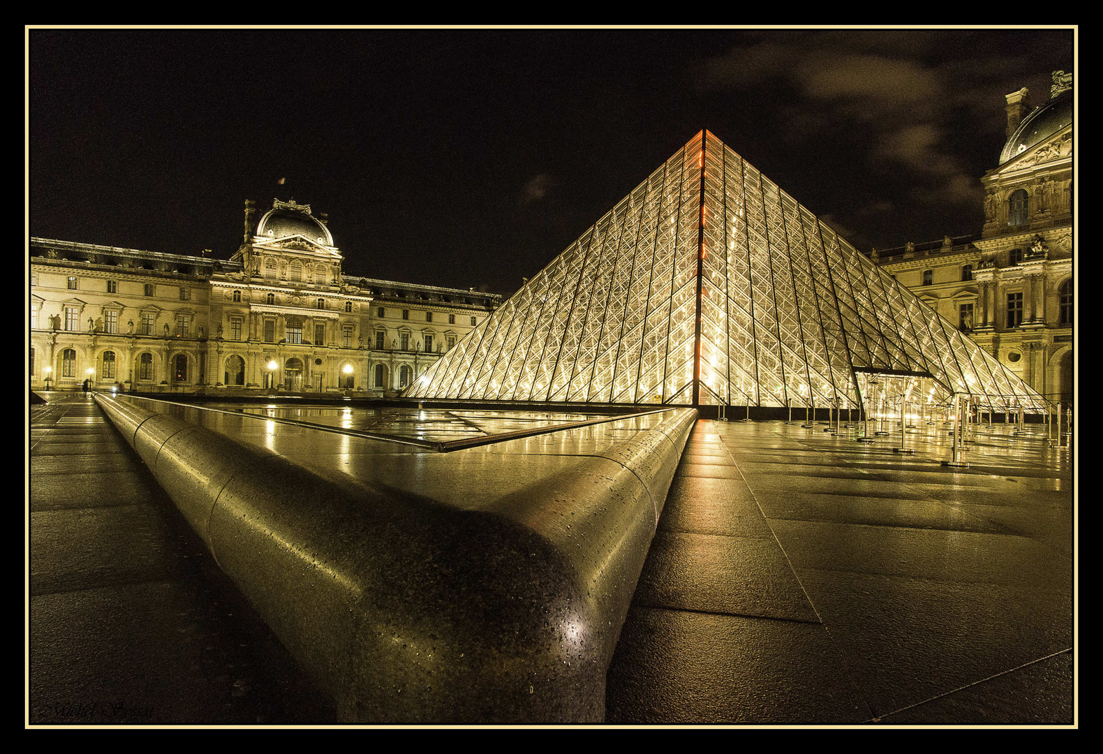 Pyramide du Louvre